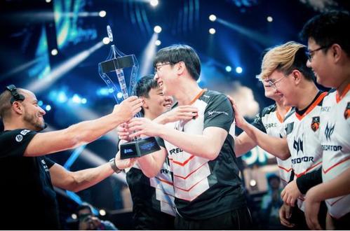 EWC世界杯回顾 LPL队伍首轮遭遇危机