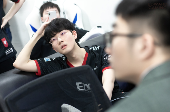 Stray Kids 打造丹宁战队 引领洁颜品牌活动风潮